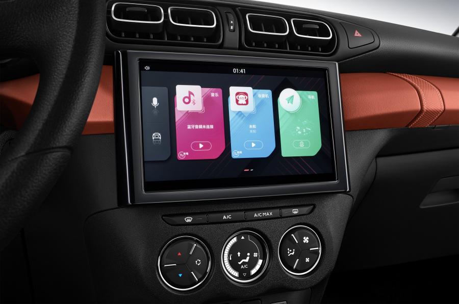 Детали интерьера Citroen C3-XR 2019 года  (фото 4 из 7)